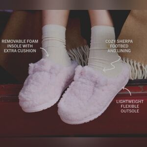 Hey Dude Light Pink Fuzzy Slip On Shoes Size 9